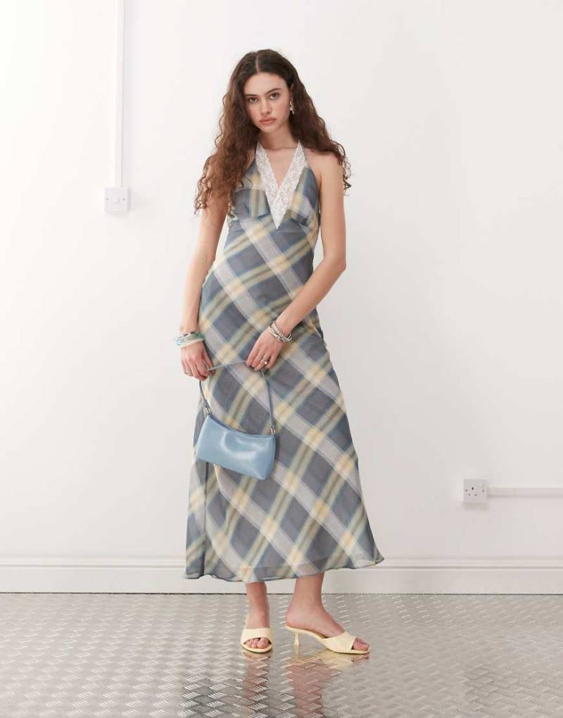 Lioness - Neckholder-Maxikleid in Vintage-Blau mit Karomuster im 90er-Jahre-Stil, Spitzenbesatz und tiefem Rückenausschnitt-Bunt von Lioness