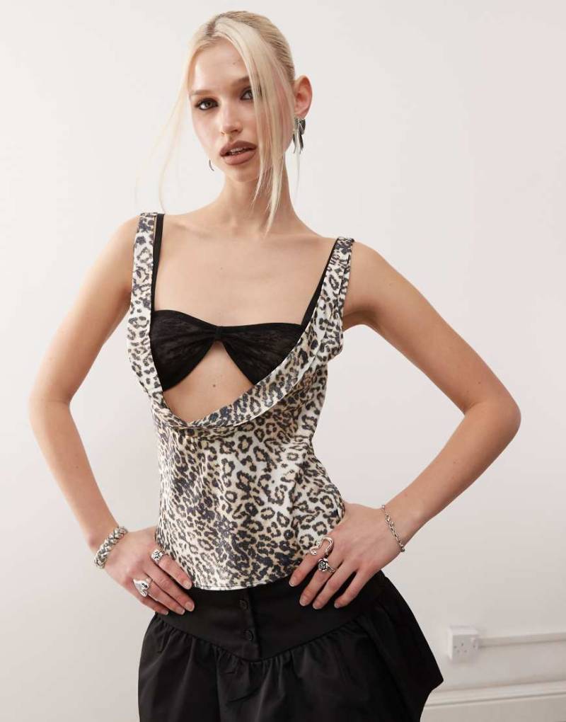 Lioness - Oberteil mit schwarzem Spitzen-BH, verblasstem Leopardenmuster und extremem Wasserfallausschnitt-Bunt von Lioness