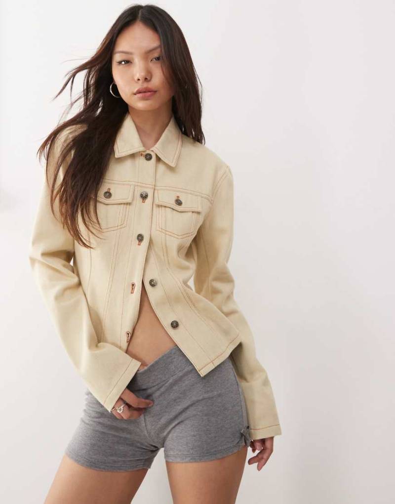 Lioness - Rider - Jeansjacke in Ecru mit elastischem Detail-Neutral von Lioness