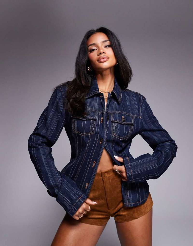 Lioness - Rider - Taillierte Jeansjacke in dunkler Waschung mit Streifen-Marineblau von Lioness