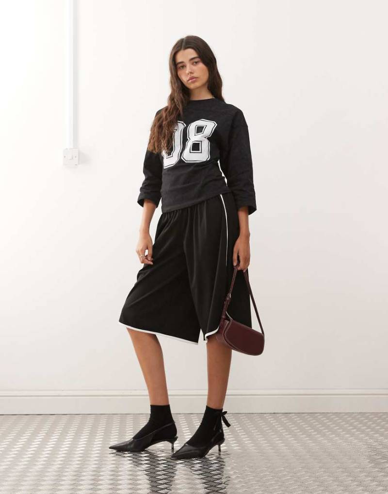 Lioness - Spectate - Oversize-Jorts aus Jersey in Schwarz mit Kontrast-Ziernaht, Kombiteil von Lioness