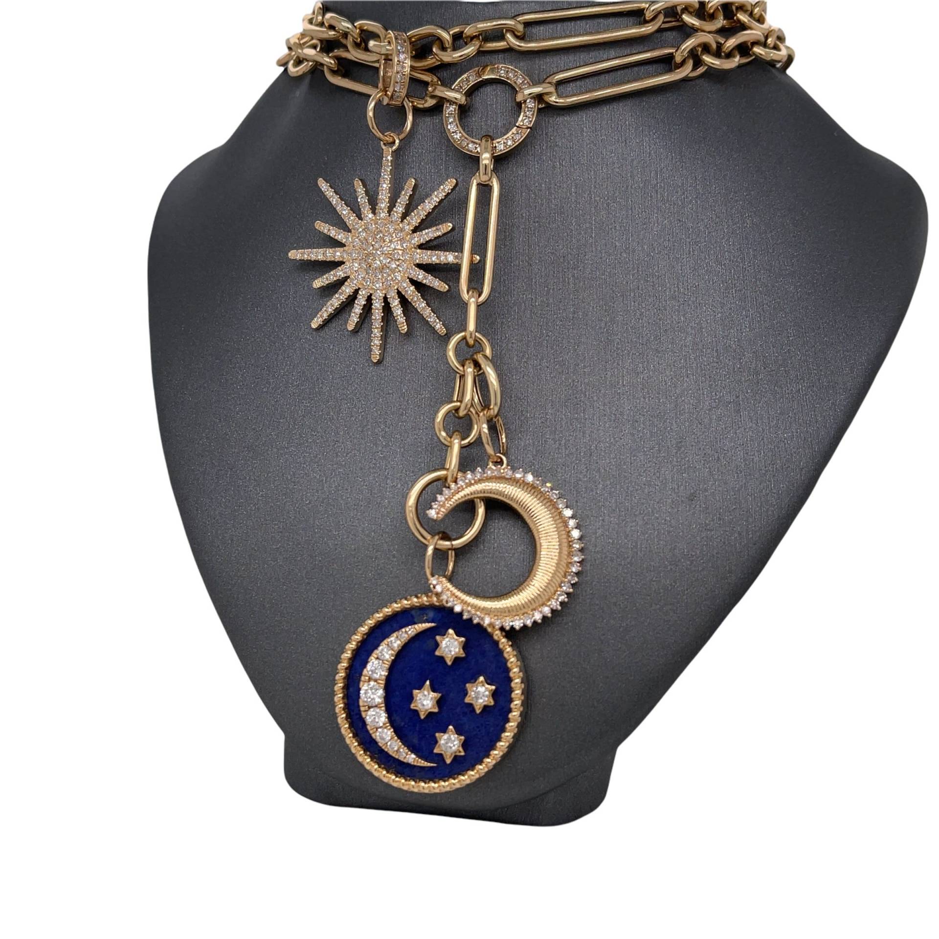 14K Solid Gold, Lionheart Original Lapis Mond Sterne Charm Medaillon, Texturierter Mond, Starburst, Pave Diamanten Anhänger von Lionheartjewelers