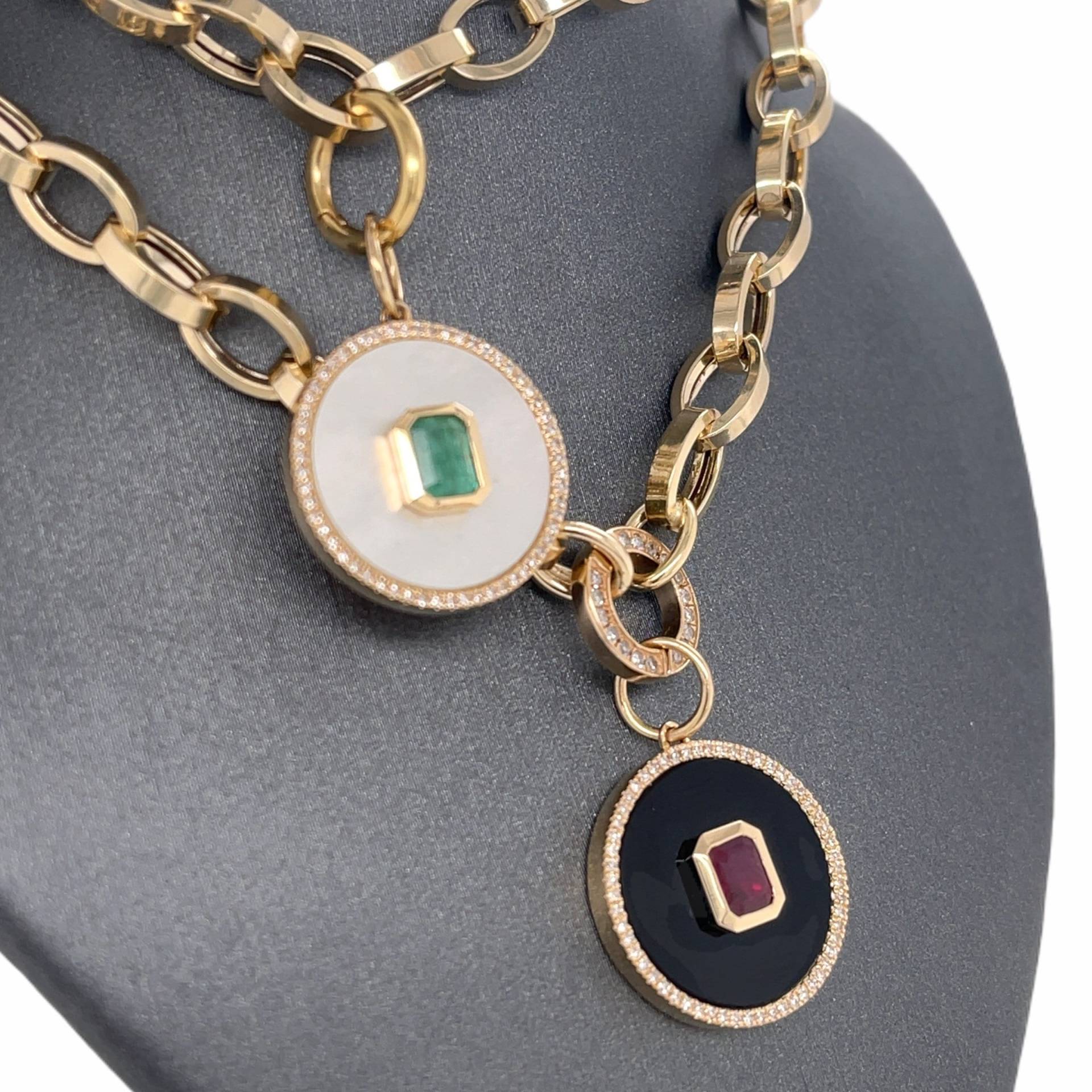 14K Solid Gold, Pave Diamanten, Perlmutt, Smaragd, Rubin, Onyx, Circle Disc Charm, Edelstein Diamant Anhänger 14K Solid Gold, Pave Diamanten, Perlmutt, Smaragd, Rubin, Onyx, Circle Disc Charm, Edelstein Diamant Anhänger von Goldheartjewelers