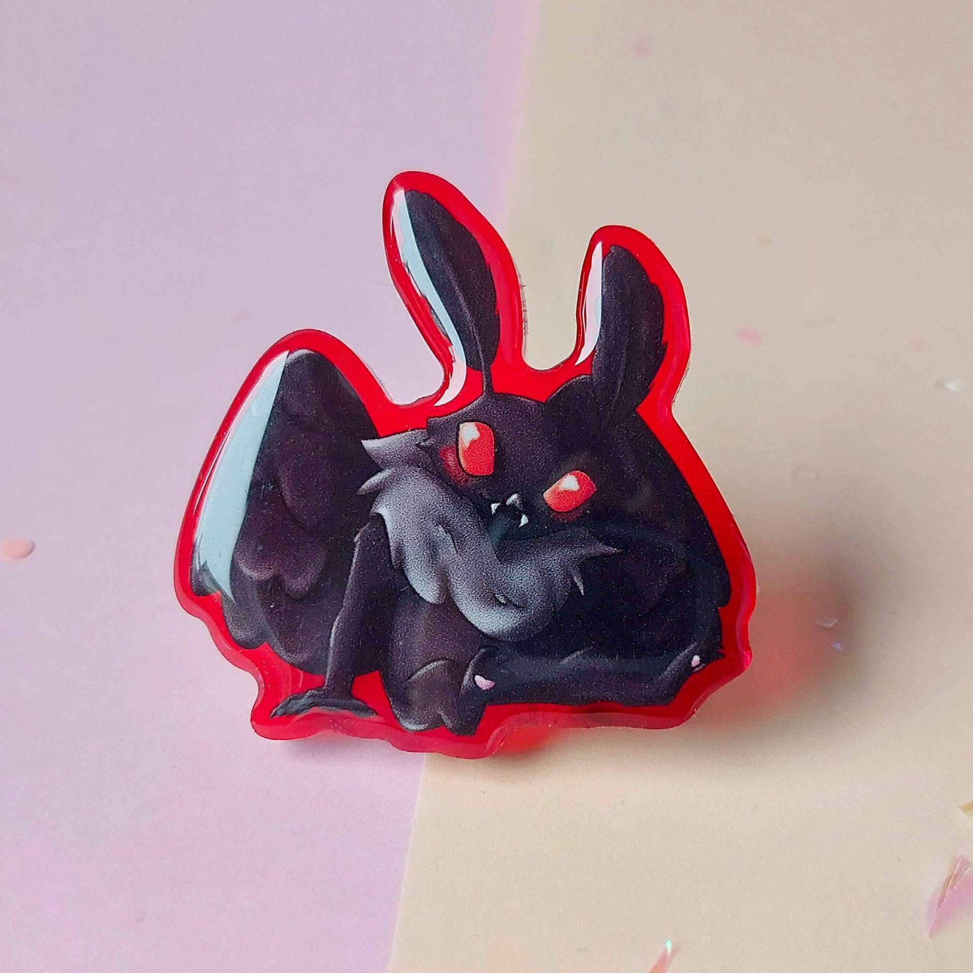 Mottenmann Acryl Pin von Liontuft