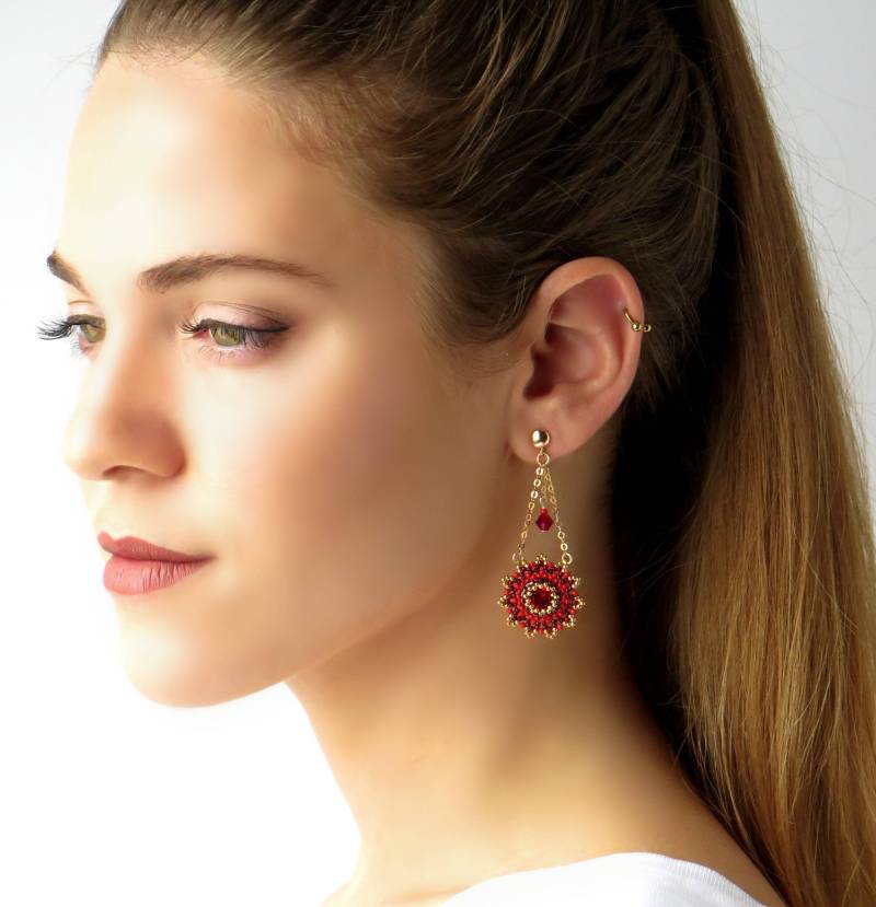 Hängende Rote Ohrringe, Lange Kristallohrringe von LioraBJewelry