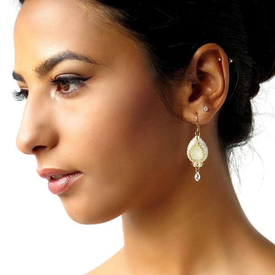 Kristall Tropfenohrringe Mit Swarovski Perlen von LioraBJewelry