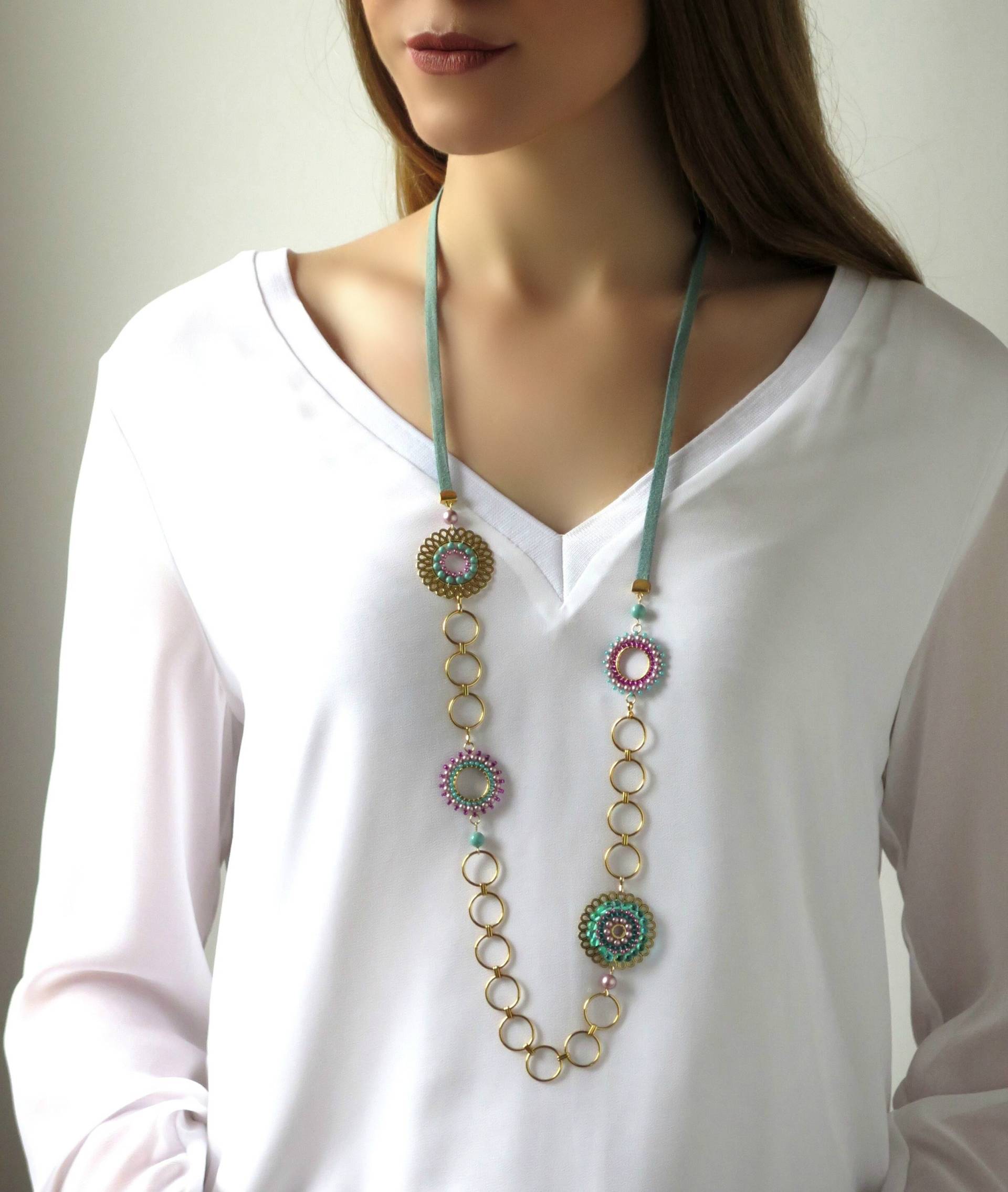 Lange Bunte Türkis Und Rosa Perlen Halskette, Große Gold Kreis Link-Halskette Für Frauen, Mutige Runde Statement Schmuck von LioraBJewelry