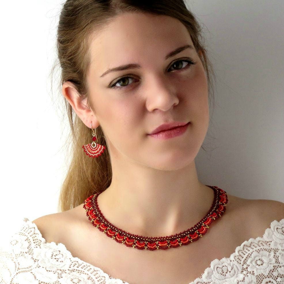 Rot Perlen Schmuck Set, Handgemachte Perlenkette & Fächer Ohrringe von LioraBJewelry