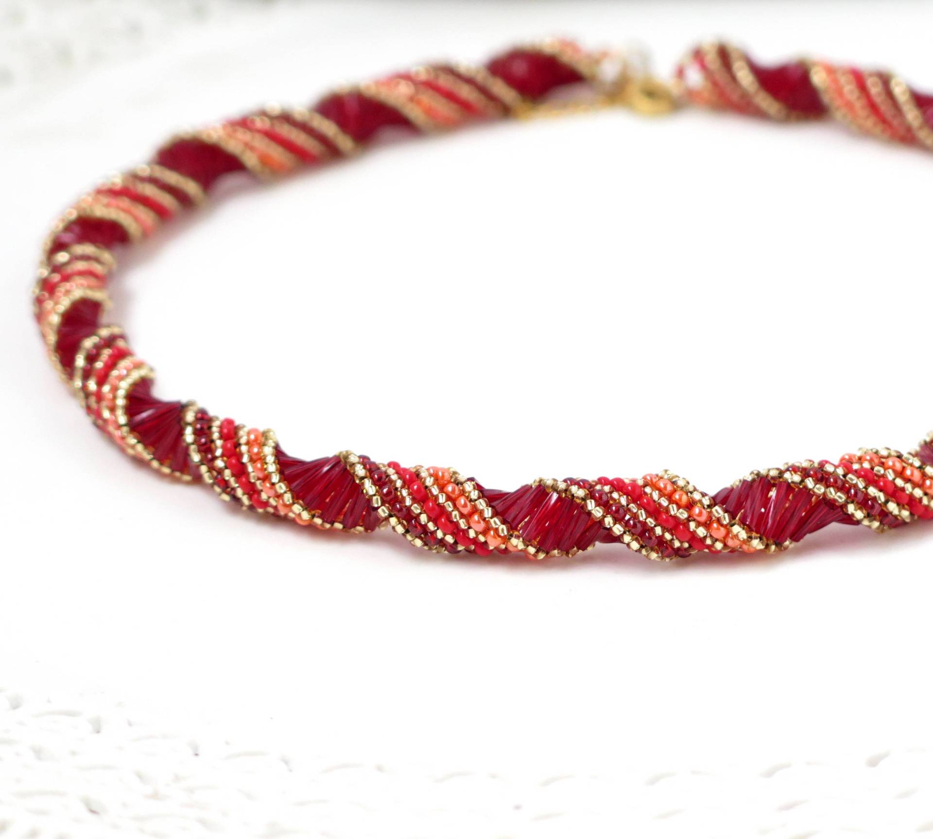 Rot Und Orange Spiralperlen Halskette, Statement Einzigartige Halsketten Für Frauen von LioraBJewelry
