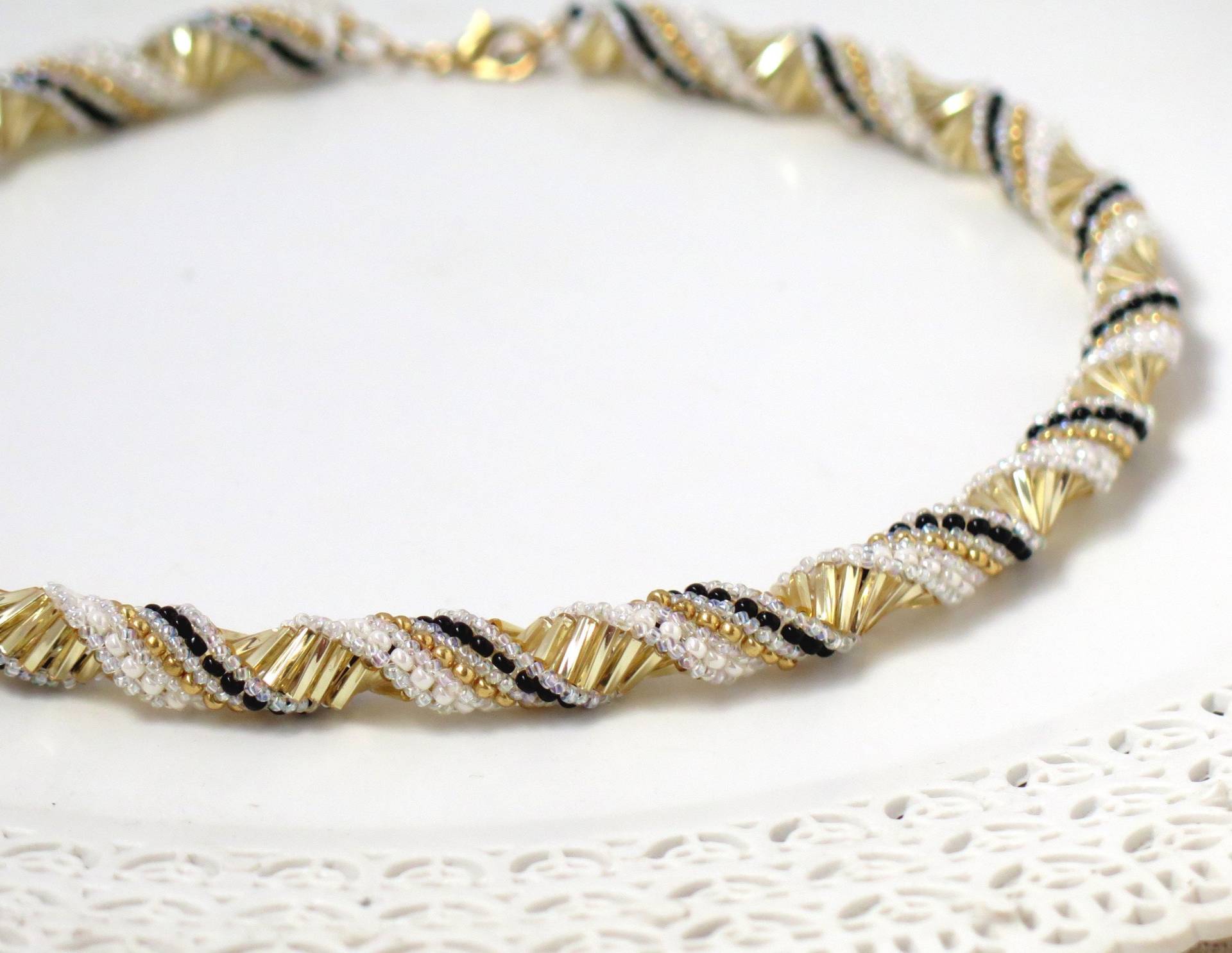 Schwarz - Weisse Halskette, Statementkette von LioraBJewelry