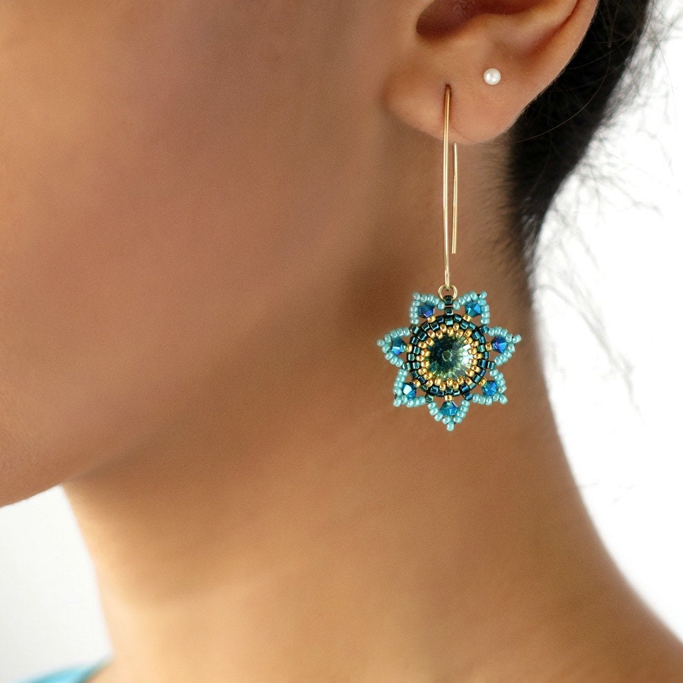 Türkis Ohrringe Mit Blume, Kristallohrringe von LioraBJewelry