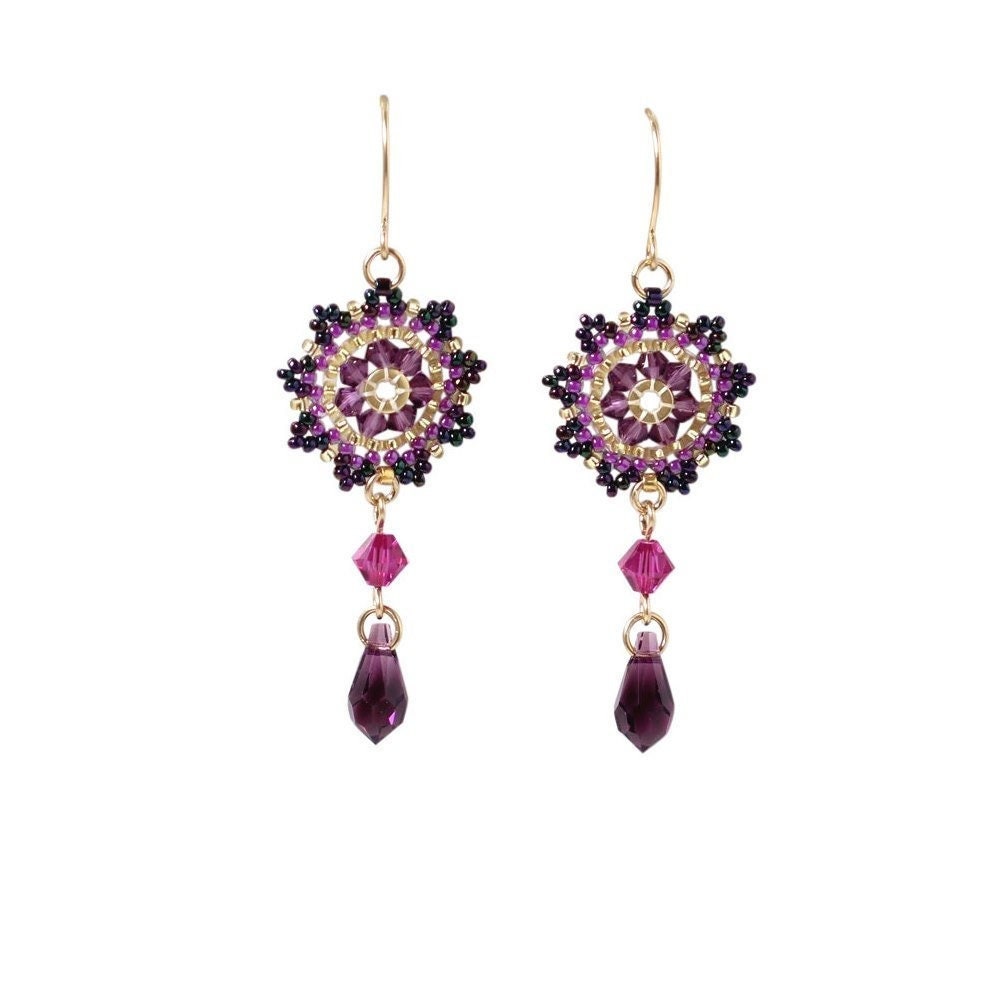 Violette Ohrringe, Hängende Kristallohrringe von LioraBJewelry