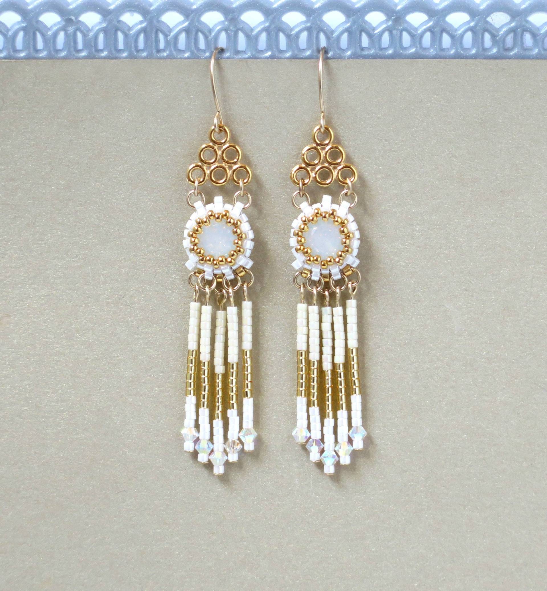 Weiß Und Gold Ohrringe, Boho Braut Perlen Quasten Fransen Ohrringe Für Die Braut, Langer Hochzeitsschmuck von LioraBJewelry