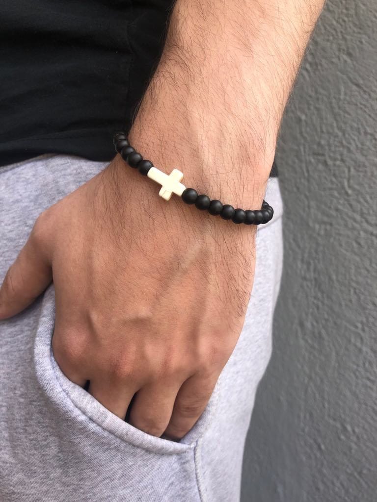 Männer Schwarz Perlen Armband Howlite Kreuz, Kordel Schmuck von LiosiDesigns