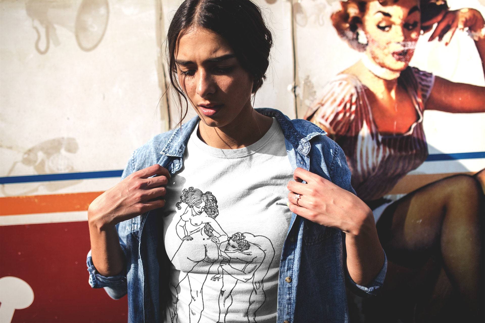 Molly Bloom Vintage Tusche Zeichnungen Auf Frauen Kurzarm T-Shirts Molly Bloom Vintage Tusche Zeichnungen Auf Frauen Kurzarm T-Shirts von LiquescenceShop