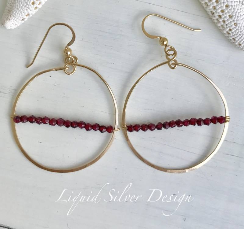 14K Gold Filled Gehämmerter Ohrring Mit Facettiertem Granat Edelstein - Made in Hawaii, Usa Perfekt Als Geschenk Oder Für Den Täglichen Gebrauch von LiquidSilverDesign