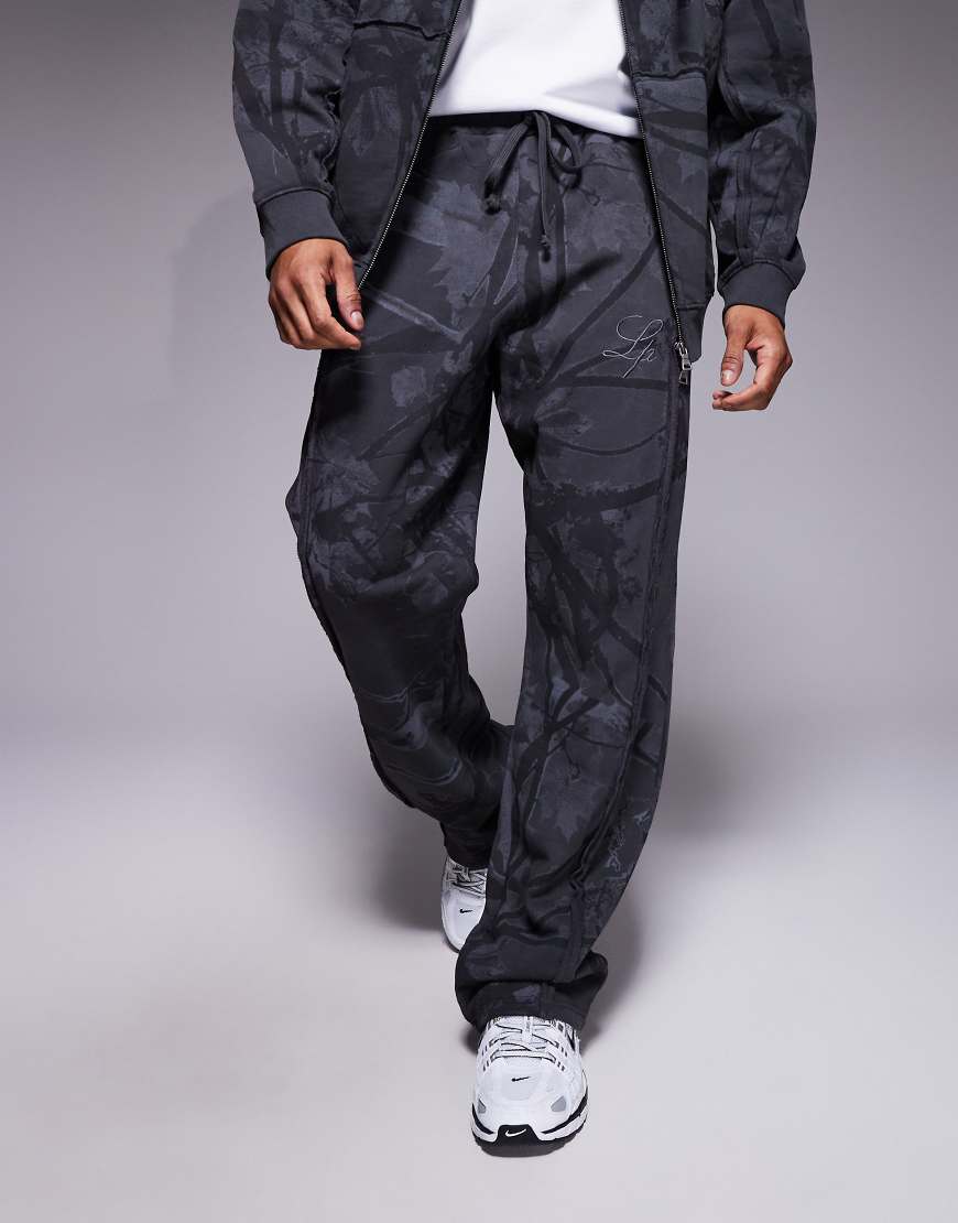 Liquor N Poker - Baggy-Fit-Jogginghose mit mehrfarbigem Military-Muster-Bunt von Liquor N Poker