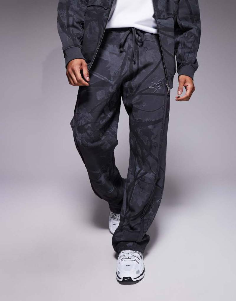 Liquor N Poker - Baggy-Fit-Jogginghose mit mehrfarbigem Military-Muster-Bunt von Liquor N Poker