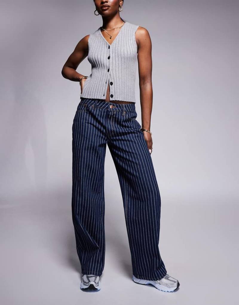 Liquor N Poker - Lässig geschnittene Jeans aus unverarbeitetem Denim im College-Look-Blau von Liquor N Poker