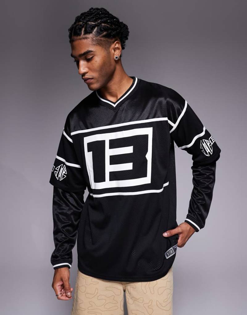 Liquor N Poker - Langärmliges College-Shirt in Schwarz mit Gothic-Logo-Schriftzug, 400 g/m² Liquor N Poker - Langärmliges College-Shirt in Schwarz mit Gothic-Logo-Schriftzug, 400 g/m² von Liquor N Poker