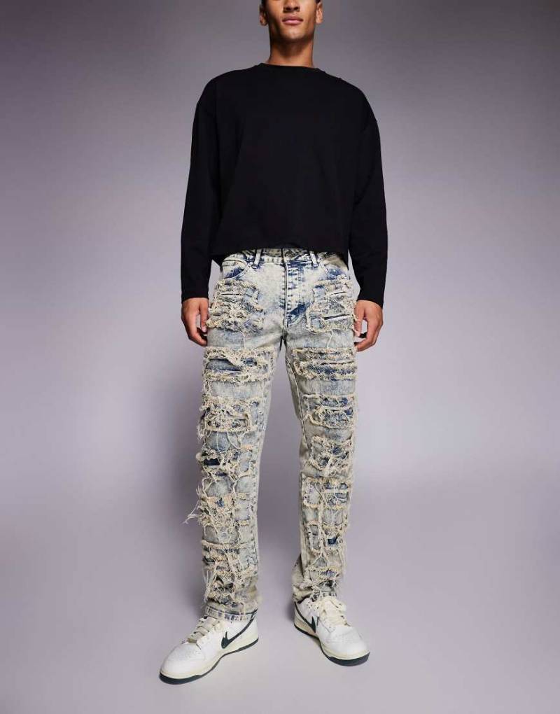 Liquor N Poker - Locker geschnittene Denim-Jeans in hellblauer Waschung mit gestauchtem Saum und Riss- und Flickendetails von Liquor N Poker