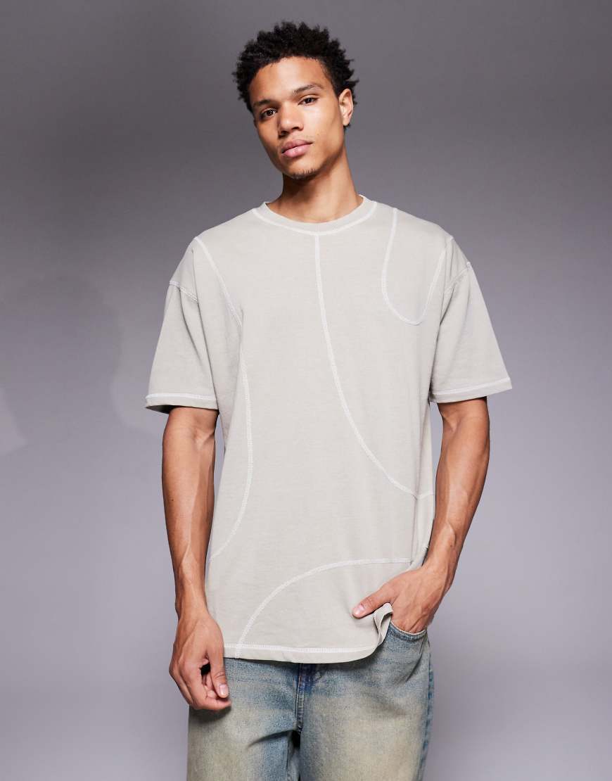 Liquor N Poker - Relaxed-Fit-T-Shirt in Beige mit offenem Saum und Emblem-Neutral von Liquor N Poker