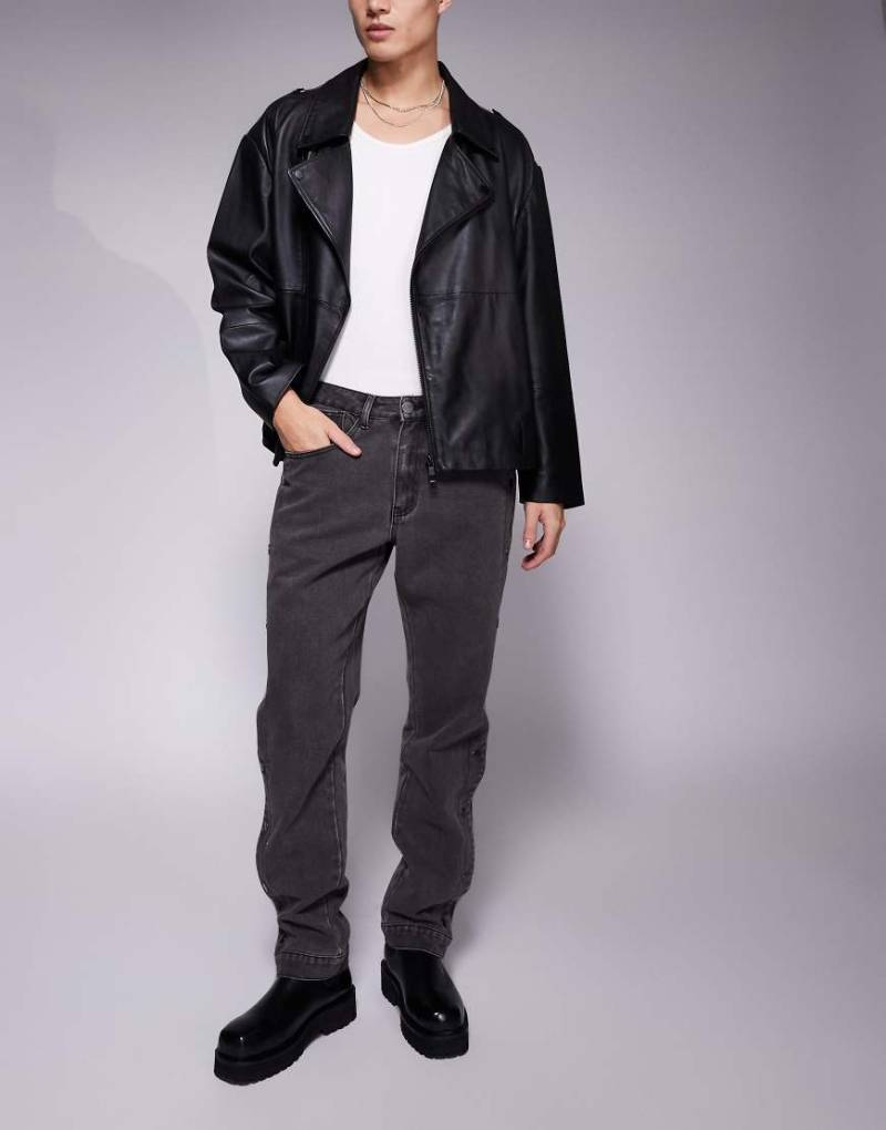 Liquor N Poker - Straight Jeans in verwaschenem Schwarz mit Druckknopf von Liquor N Poker