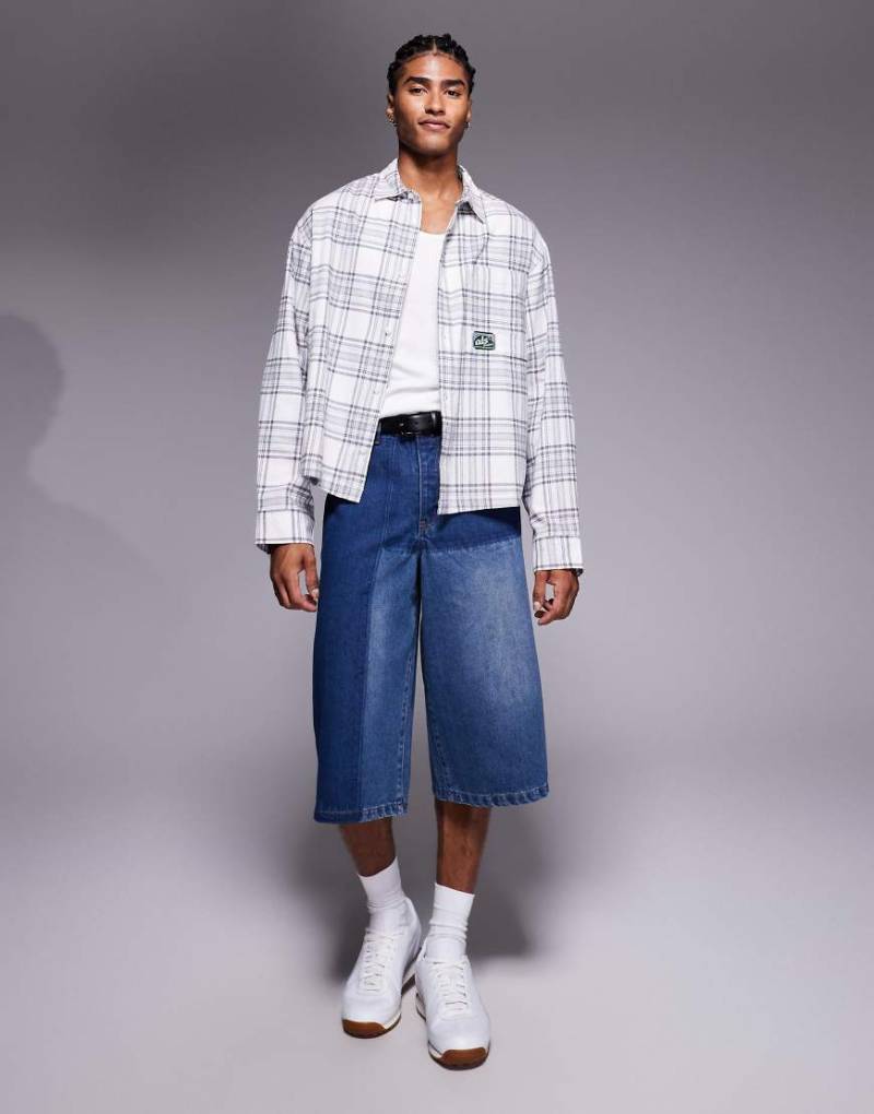 Liquor N Poker - Superweite Jeansshorts in Patchwork-Blau Liquor N Poker - Superweite Jeansshorts in Patchwork-Blau von Liquor N Poker