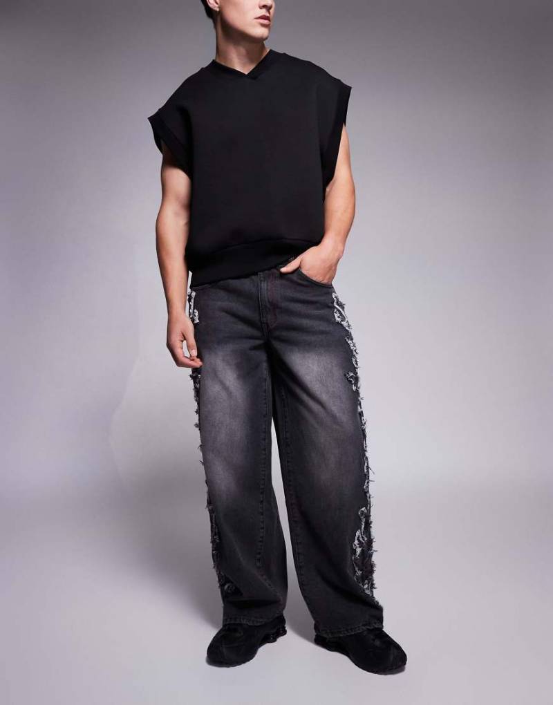 Liquor N Poker - Weite Jeans in verwaschenem Grau mit Zierriss-Applikation-Blau Liquor N Poker - Weite Jeans in verwaschenem Grau mit Zierriss-Applikation-Blau von Liquor N Poker