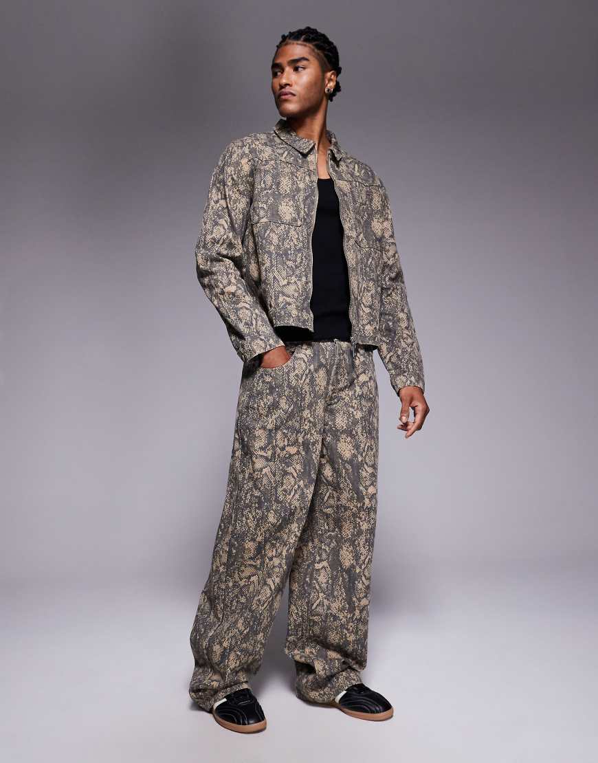 Liquor N Poker - Weite Relaxed-Fit-Jeans in Olivgrün mit Schlangenmuster, Kombiteil-Bunt Liquor N Poker - Weite Relaxed-Fit-Jeans in Olivgrün mit Schlangenmuster, Kombiteil-Bunt von Liquor N Poker