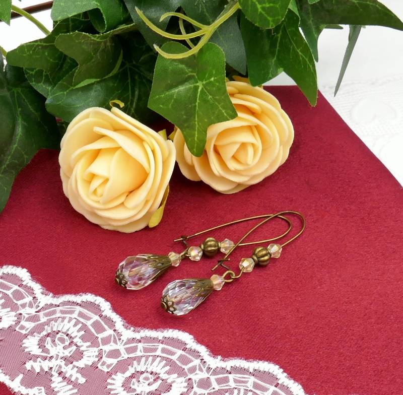 Lange Hängeohrringe Mit Glasschliffperle in Tropfenform Kristall Vintage Tropfenohrringe "Princess" von Schmuckfamos