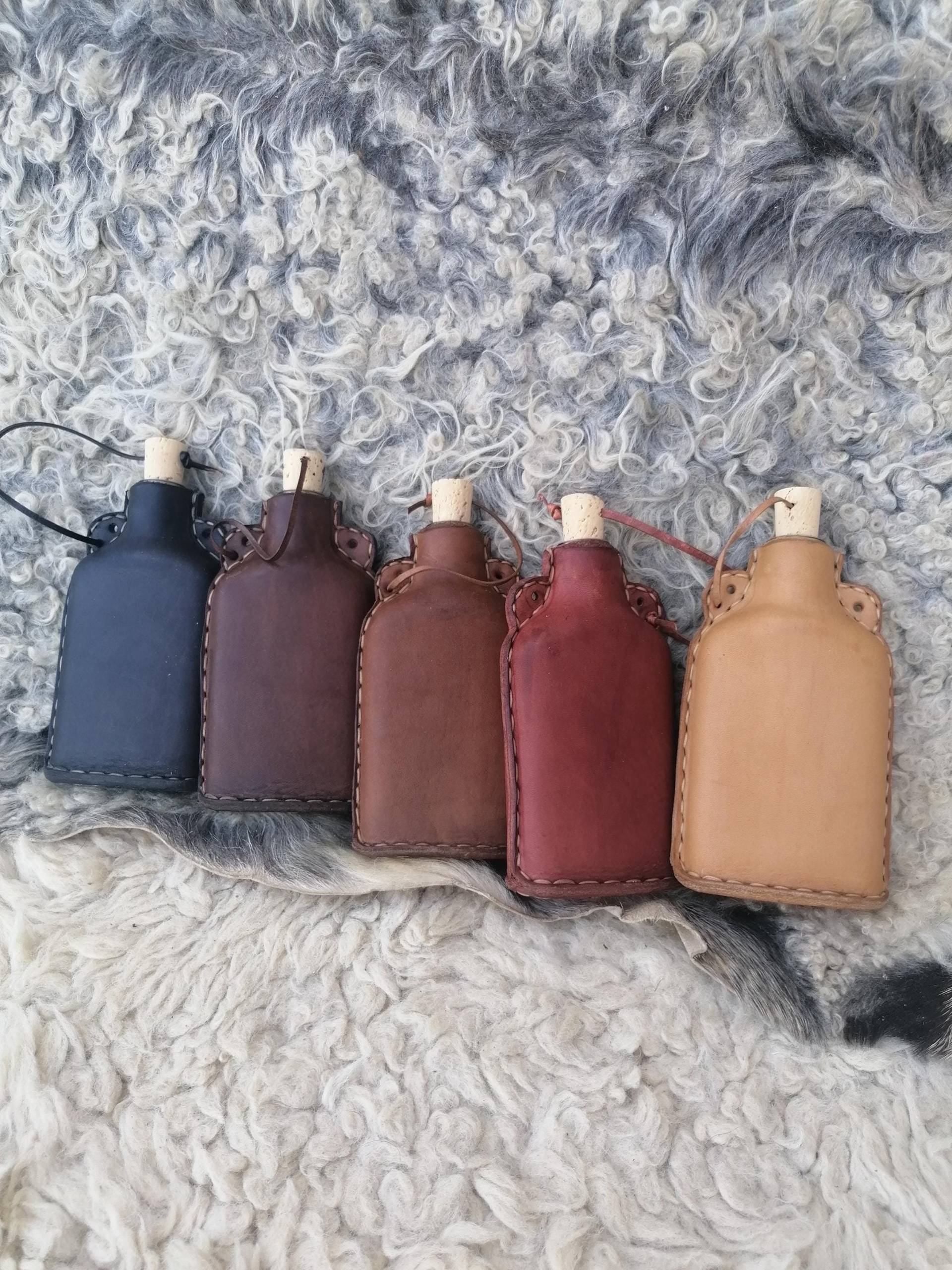 200 Ml Glas-Lederflasche, Mittelalterliche Lederflasche, Lederwasserflasche/Lederkostrel Mit Glas 200 Ml Glas-Lederflasche, Mittelalterliche Lederflasche, Lederwasserflasche/Lederkostrel Mit Glas von LirasLeathershop