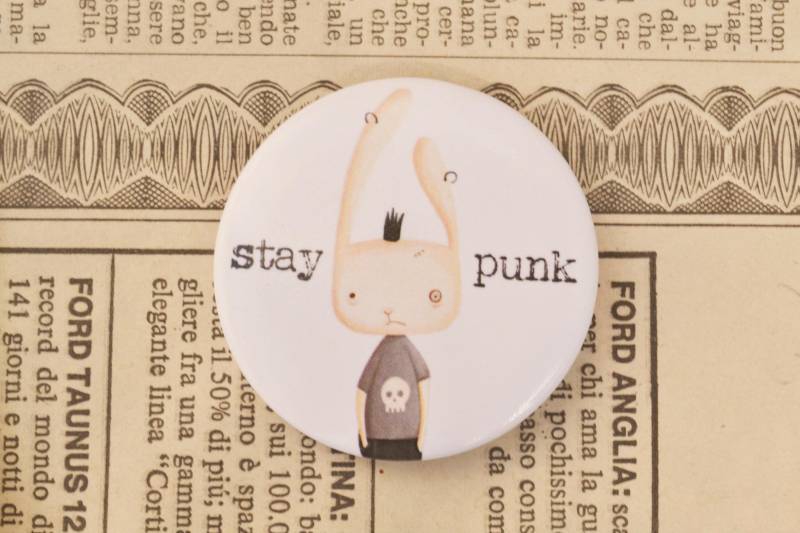 Punk-Hase-Anstecknadel, Illustrierte Anstecknadel von LisaCiccone