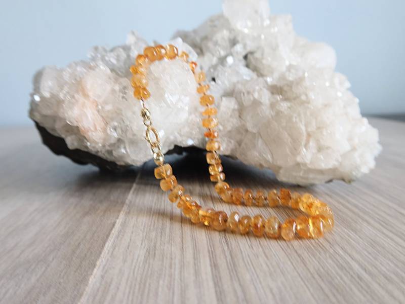 Armband Mit Citrinquarz in Beigem Seidenfaden Geknotet von LisaCreazioni