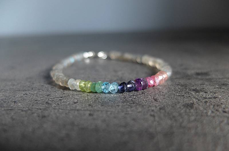 Armband Mit Labradorit-, Aquamarin-, Peridot-, Iolith-, Granat-, Rubinwurzel - Und Rosenquarz-Rondellen von LisaCreazioni