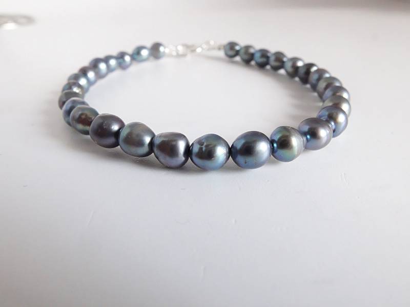 Armband Mit Silbergrauen Flussperlen Silberverschluss, Graues Perlenarmband von LisaCreazioni