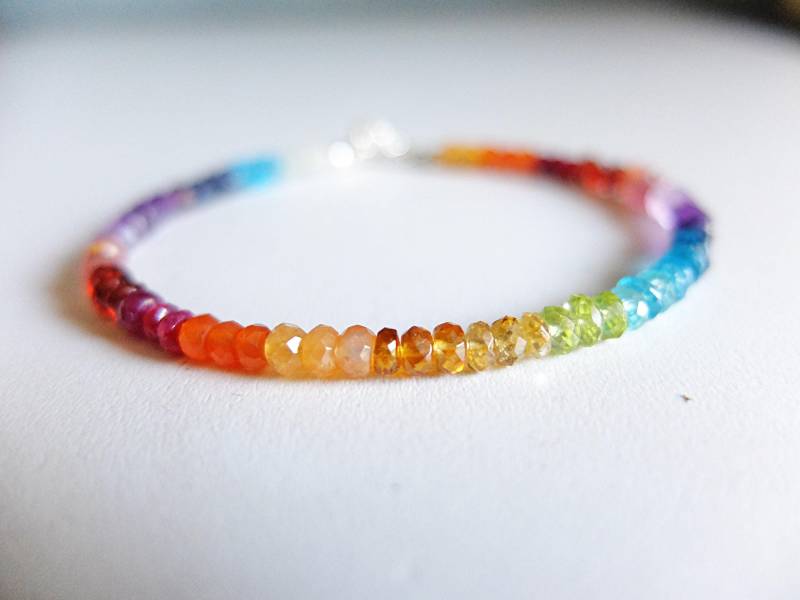 Buntes Farbverlauf-Regenbogenarmband Mit Halbedelsteinen von LisaCreazioni