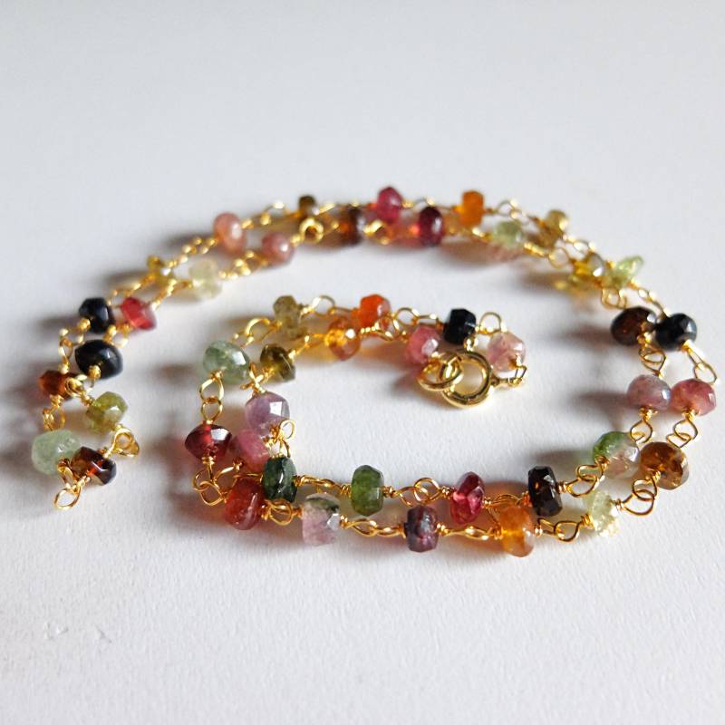 Halskette Mit Mehrfarbigen Turmalin-Rondellen Auf Vergoldetem Draht Montiert von LisaCreazioni