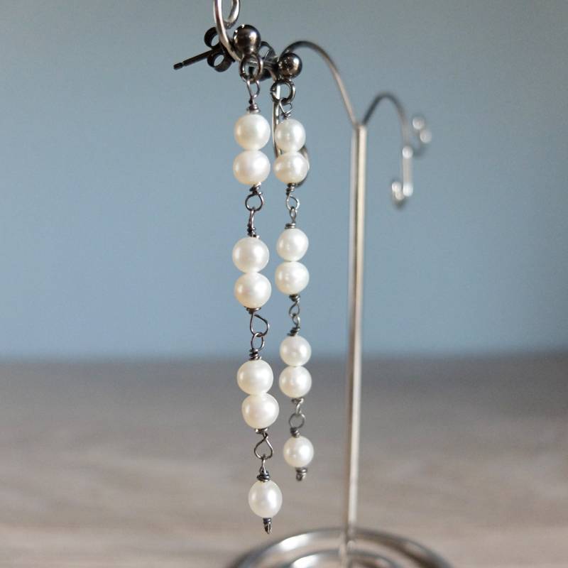 Lange, Baumelnde Ohrringe Mit Schwarzen Silberperlen von LisaCreazioni