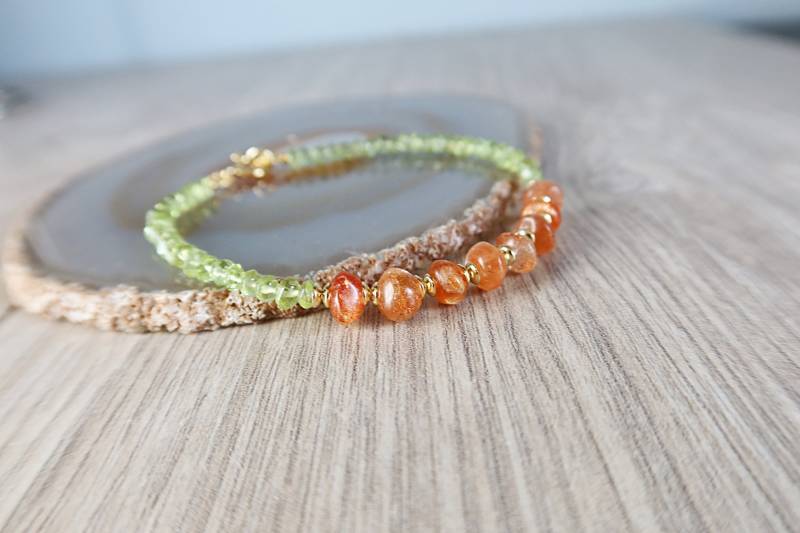 Peridot - Und Sonnenstein-Armband, Halbedelstein-Armband, Peridot, Sonnenstein Mit Vergoldeten Abstandshaltern, Steine von LisaCreazioni