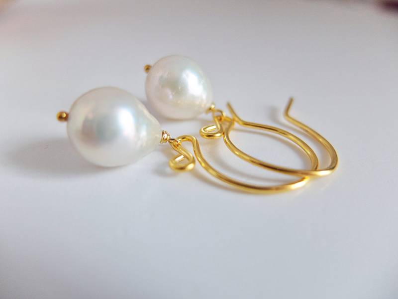 Vergoldete Ohrhaken Mit Kleiner Barockperle von LisaCreazioni