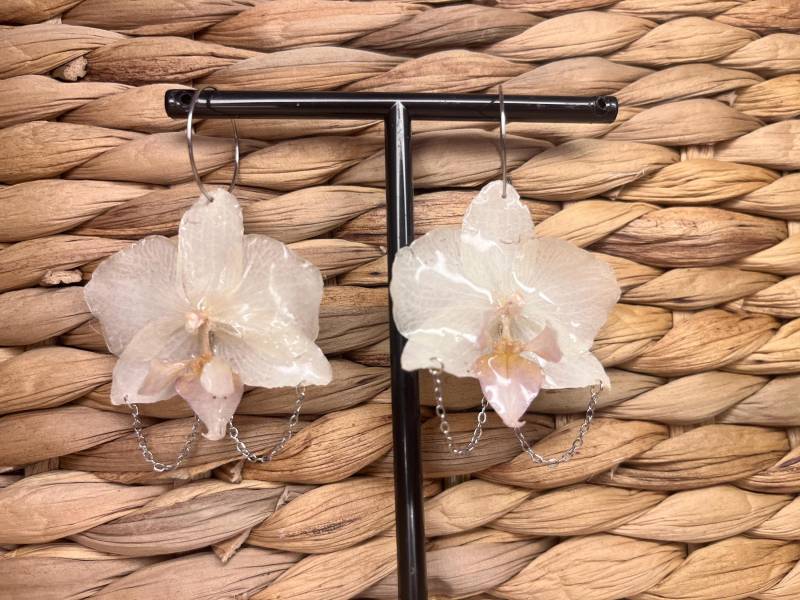 Handgefertigte Ohrringe Aus Echten Orchideen -Konserviert Mit Kunstharz - Ein Stück Natur Zum Tragen Und Originelles Geschenk Handgefertigte Ohrringe Aus Echten Orchideen -Konserviert Mit Kunstharz - Ein Stück Natur Zum Tragen Und Originelles Geschenk von LEFloralJewels