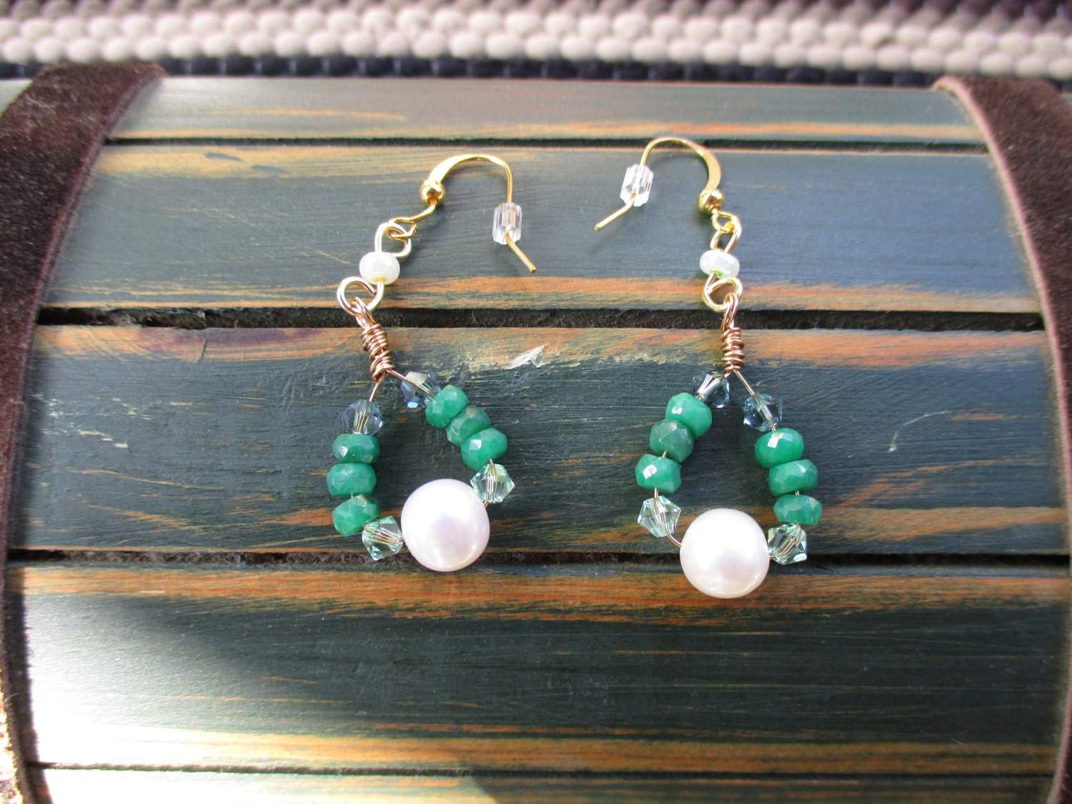 Süßwasserperlen Und Smaragd Ohrringe Süßwasserperlen Und Smaragd Ohrringe von LisaJackJewelry