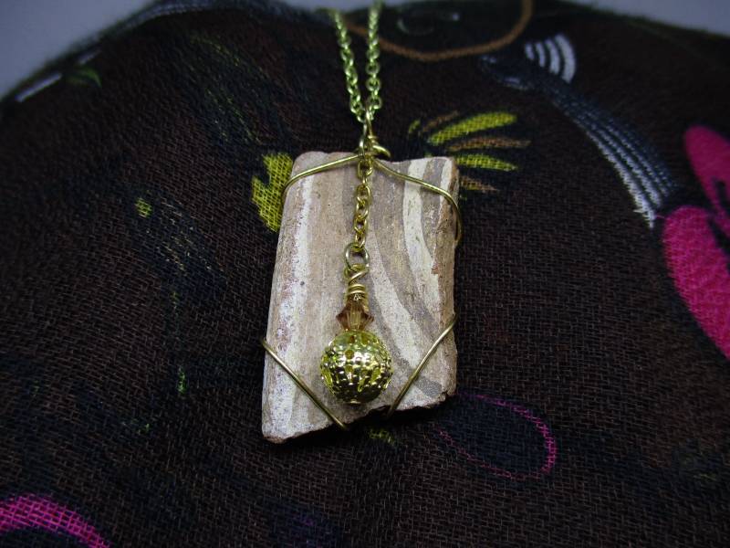 Uralte Keramik Scherben Halskette Uralte Keramik Scherben Halskette von LisaJackJewelry
