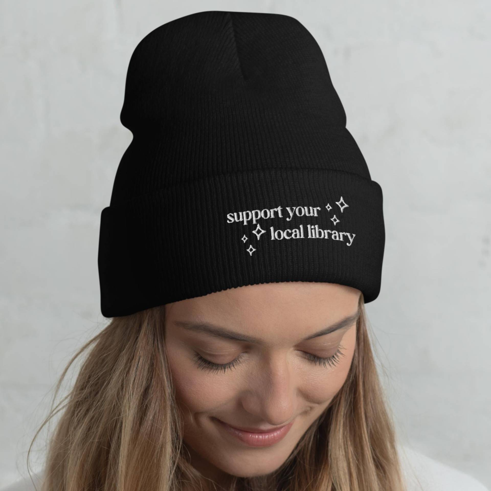 Bestickte Beanie - Geschenk Für Buchliebhaber | Individuelle Mütze Mit Stickerei Buchiges Accessoire Leser & Bibliothekare von LisaSojkaDesigns
