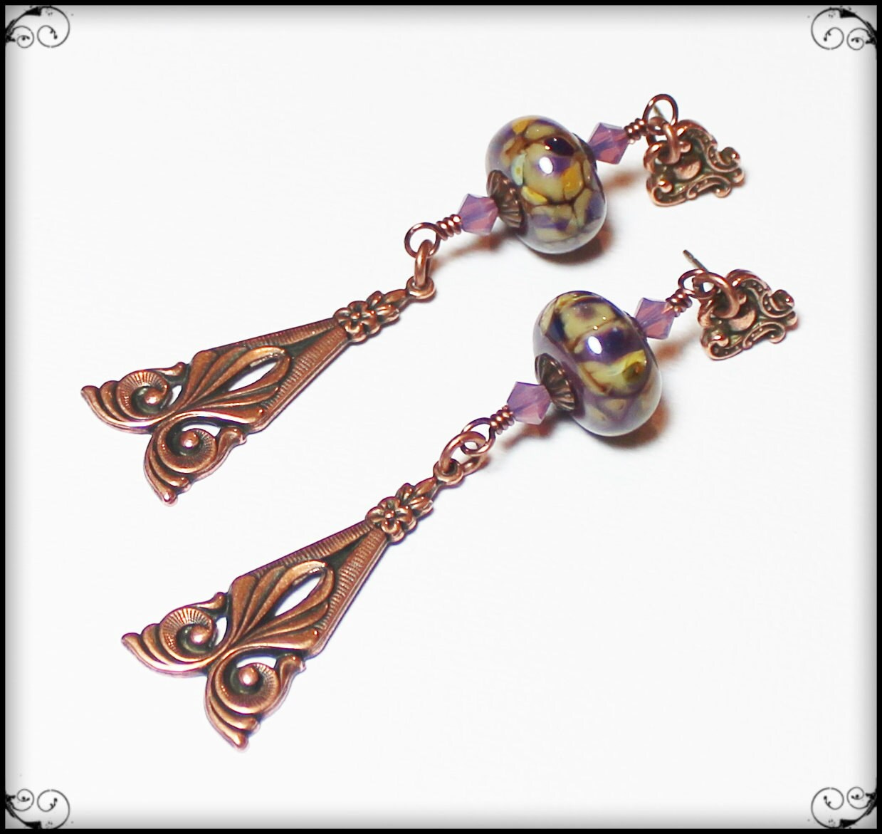 Karamell Pflaume Wirbel... Handgemachter Schmuck Ohrringe Perlen Lampwork Glas Kristall Blume Lila Lavendel Bernstein Antik Kupfer Lang Boho Beiträge Karamell Pflaume Wirbel... Handgemachter Schmuck Ohrringe Perlen Lampwork Glas Kristall Blume Lila Lavendel Bernstein Antik Kupfer Lang Boho Beiträge von LisaSuverAdornments