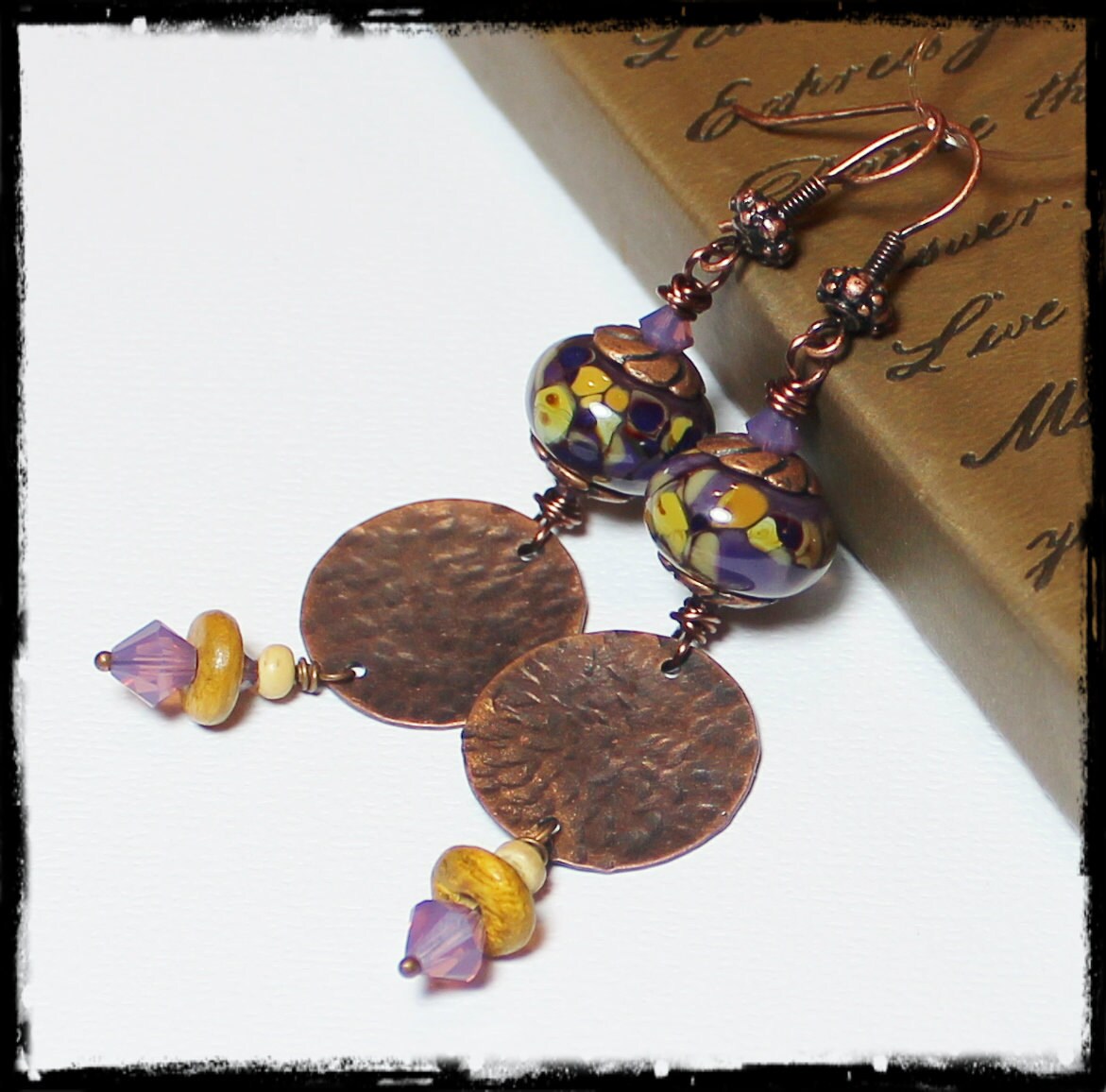 Mulberry... Handgemachter Schmuck Ohrringe Perlen Lampwork Glas Crystal Lila Lavendel Pflaume Amber Karamell Antik Gehämmert Kupfer Lang Boho Mulberry... Handgemachter Schmuck Ohrringe Perlen Lampwork Glas Crystal Lila Lavendel Pflaume Amber Karamell Antik Gehämmert Kupfer Lang Boho von LisaSuverAdornments