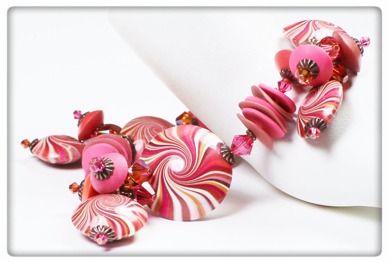Swirl Armband ~ Handgemachter Schmuck Cranberry Kiss Swirl Armband ~ Handgemachter Schmuck Cranberry Kiss von LisaSuverAdornments