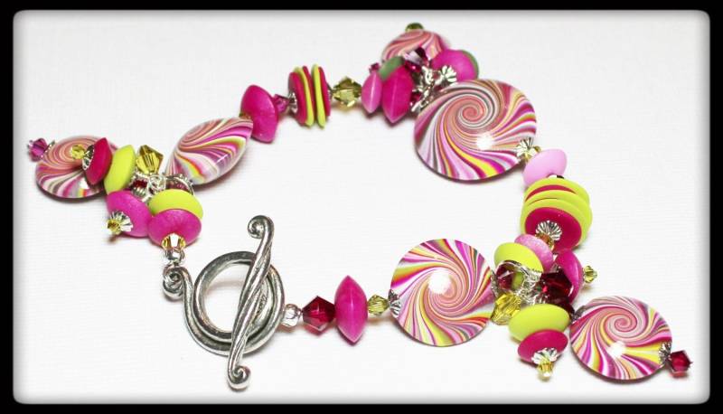 Swirl Armband ~ Handgemachter Schmuck Pink Und Limette Swirl Armband ~ Handgemachter Schmuck Pink Und Limette von LisaSuverAdornments