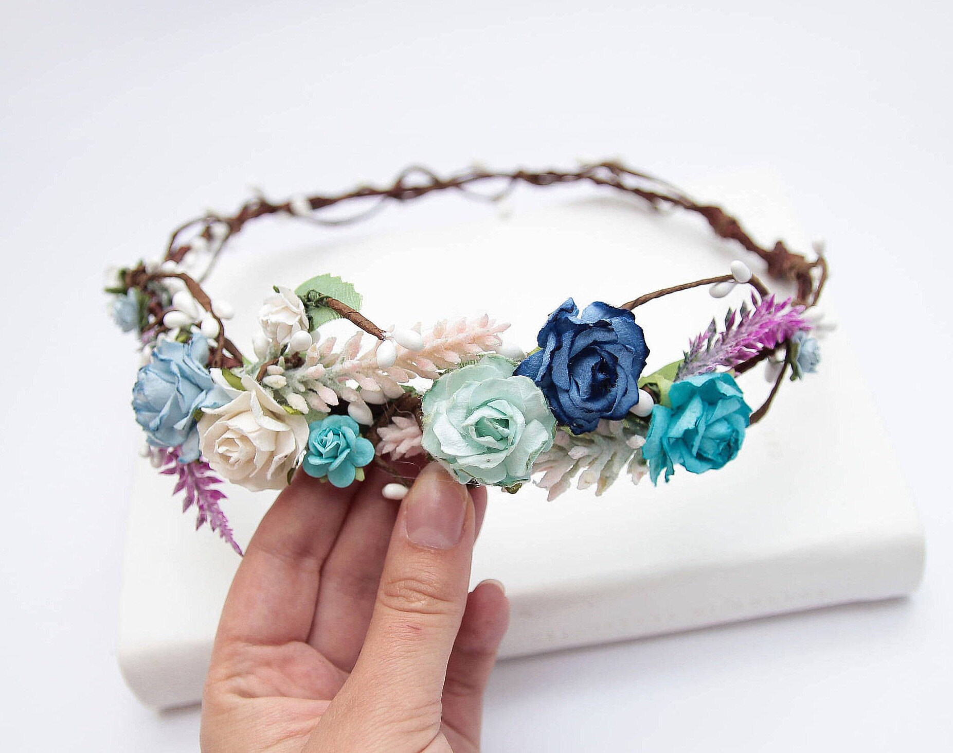 Hochzeit Circlet White Blue Flower Crown Winterhaar Kranz Headpiece Boho Brautjungfer Winterhochzeit von LisaUaShop
